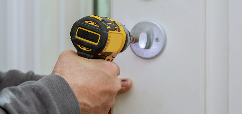 Street Locksmith For Smart Lock Repair in La Mirada, CA